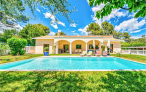 Stunning home in Roquefort les pins with Outdoor swimming pool, WiFi and 4 Bedrooms
